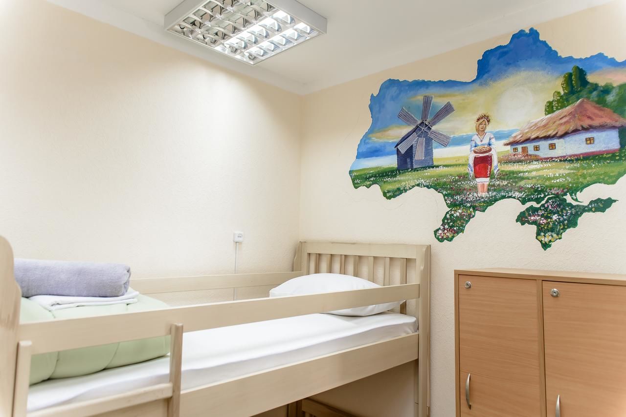 Хостелы Globus Lipki Hostel Киев-40